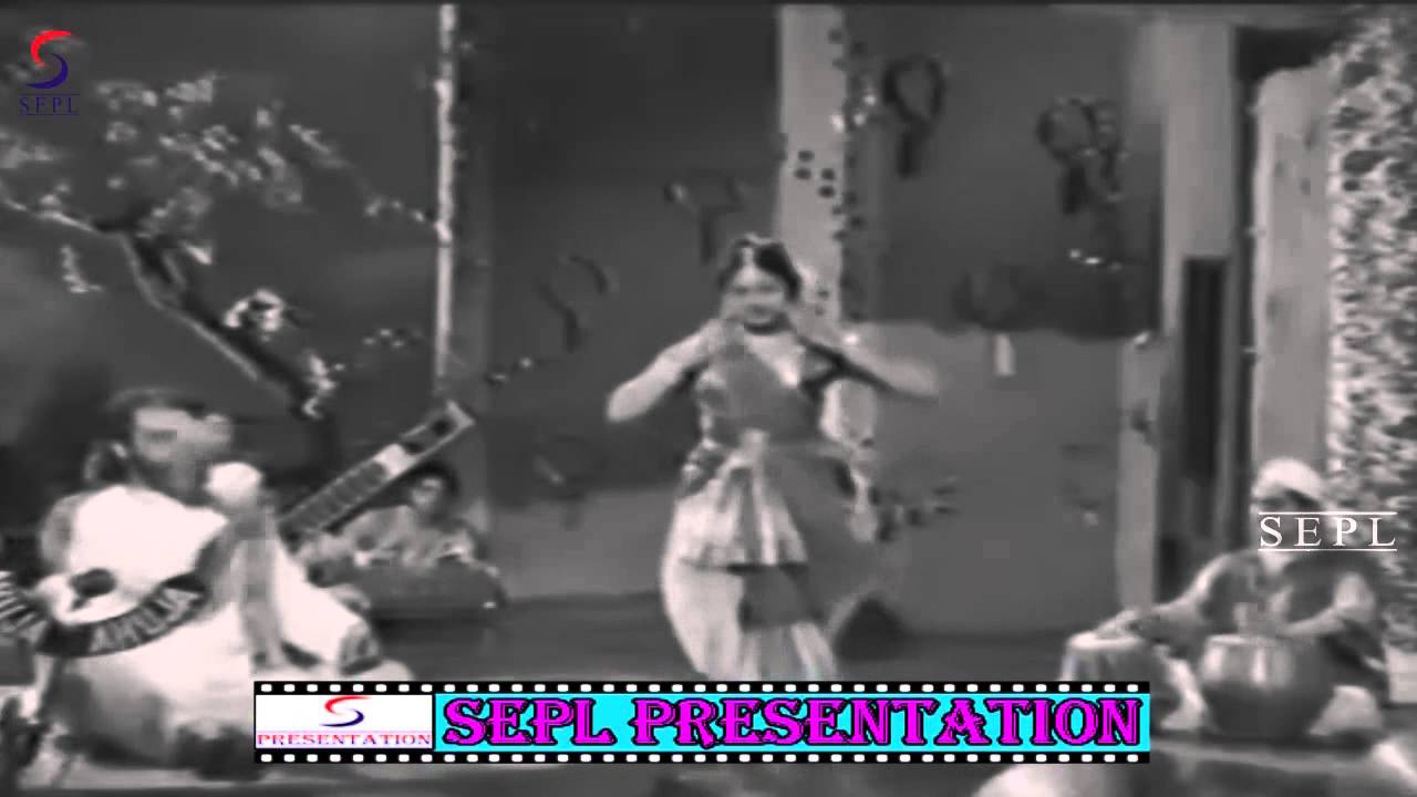 Akhiyan Sang Akhiyaan Laage Aaj Lyrics | Bada Aadmi | Mohammed Rafi | Chitragupt