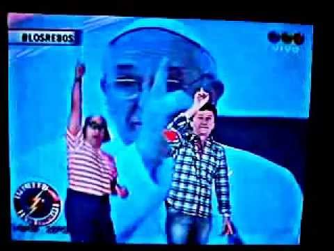 EL PAPA FRANCISCO HACE LA CAÑITA VOLADORA CON LOS REBOS 2013 (peligro sin codificar)
