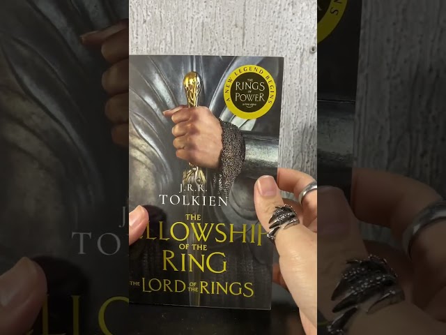 Vídeo relacionado con TSOTMO LOTR Merch LOTR Movie Fans Gift Tolkien Aragorn Bolso de mano The Shire LOTR para los fanáticos de los libros fantásticos Regalo para los amantes de los libros, Categoría: Condado, Medium