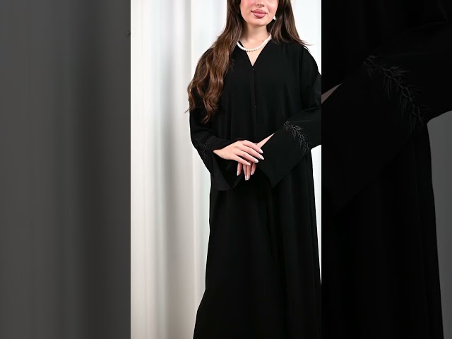 عباية ملكي بتطريز اسود على الكم