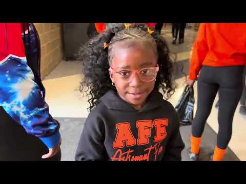 Astronaut flee presents performance day VLOG 