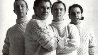 Clancy Brothers & Tommy Makem - 3. Barnyards of Delgaty (1959, Boston Concert)