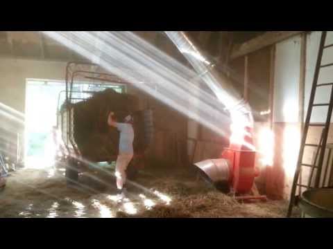 Puhalnik za seno PU1 GROS in avtomatski teleskopski trosilnik sena GROS