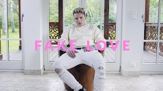 Kadr z teledysku Fake Love tekst piosenki Smolasty ft. Białas