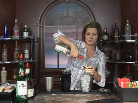 How to Make the Queen Elizabeth Mixed Drink