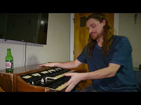 Hammond M102 Organ overview, oiling and inside look.