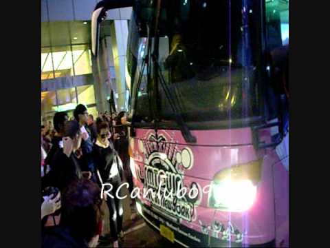 111022 SNSD Arrival at W Hotel (02)