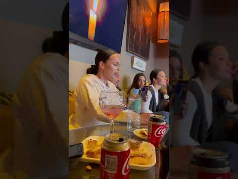 MERECE LA PENA - AMARA RODES & CORAL RODES