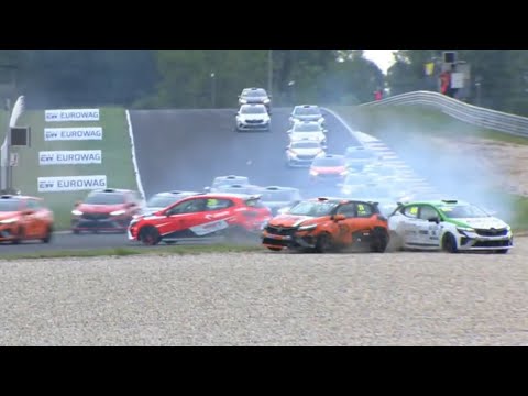 CEZ Clio Cup 2025 | SlovakiaRing Race 2 | Big Start Crash