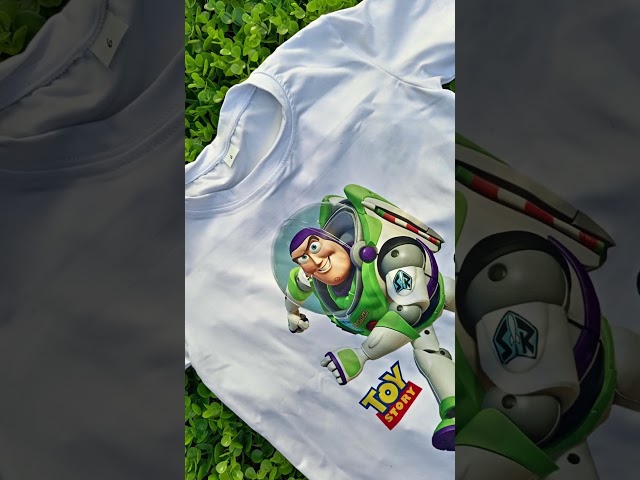 Vídeo relacionado con Pixar Buzz Suit Camisa, Color Blanco, XL para Mujer