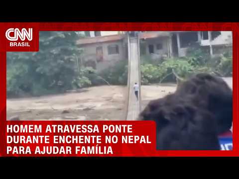 VEJA: Homem atravessa ponte durante enchente no Nepal para ajudar família | CNN BRASIL
