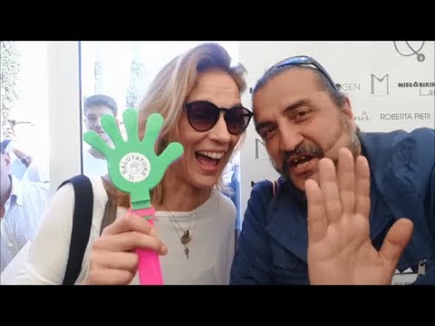 Tennis & Friends 2018: Antonia Liskova saluta i fan col Salutatore