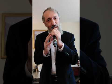 Песня: Ты мне нравишься.  Эту песню поёт Вячеслав Малежик. А также группа Ялла.