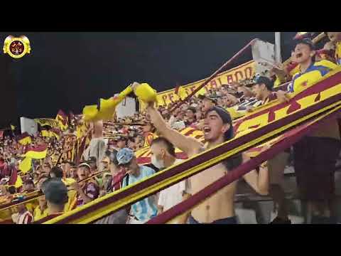"Hay Que Poner Más Huevos" Barra: Revolución Vinotinto Sur &bull; Club: Tolima &bull; País: Colombia