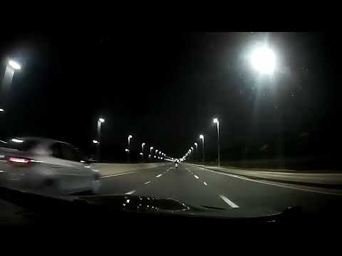 manual bmw e92 m3 cutting through traffic, downshifting
