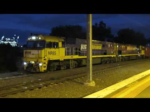 Pacific National NR65 NR6 4MA5 train Middle Footscray Station