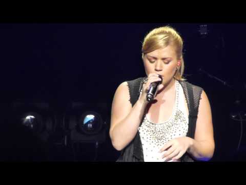Kelly Clarkson- Katy Perry cover of Wide Awake (Concord, CA) 7-25-2012