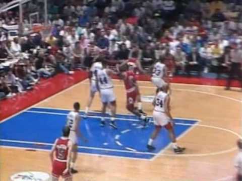 MICHAEL JORDAN: 49 pts vs Philadelphia 76ers (1990 Playoffs-Game 3)