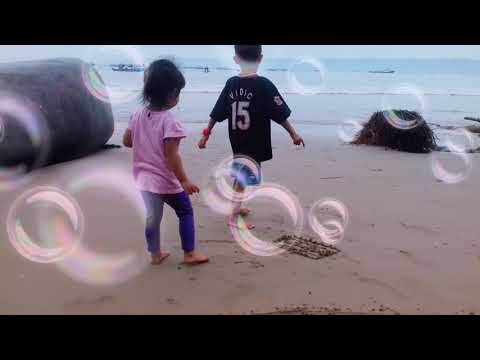 nafisa play sand on the beach-nafisa main pasir dipantai