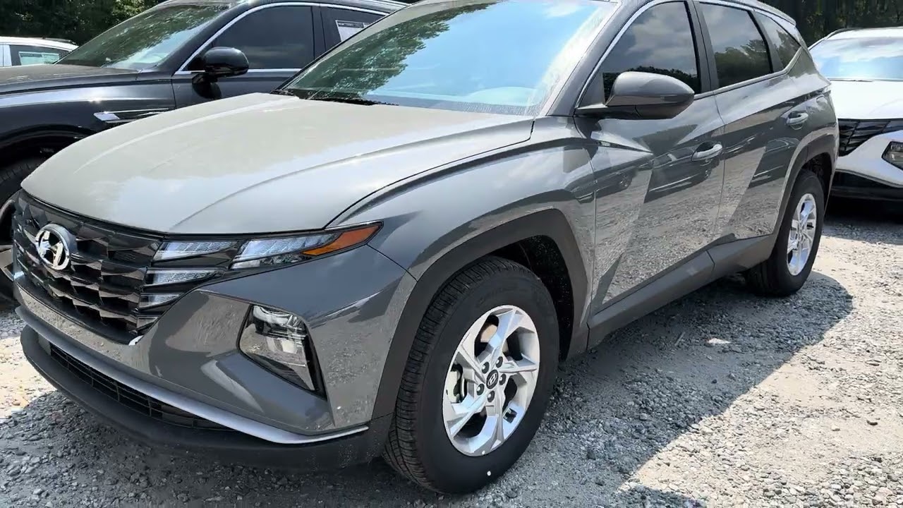 Hampton Gray: 2024 Hyundai Tucson SE