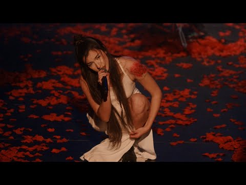 Video thumbnail for Nebună (Live)