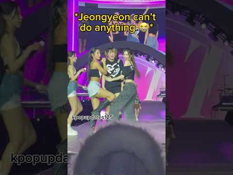 Mina’s hand 🙈👀 set Jeongyeon free 😭 #twice #mina #jeongyeon #sana #twiceconcert #twiceedit