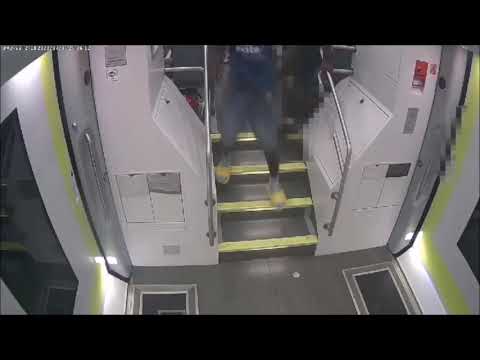 Rapina con machete a bordo della linea ferroviaria Lecco-Milano