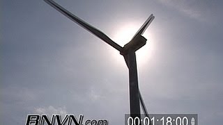 preview picture of video '4/27/2007 Electric Wind Mill Farm Video. Wind Farm Footage.'