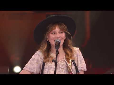 Molly Tuttle - "San Joaquin" (Live at the Grand Ole Opry)