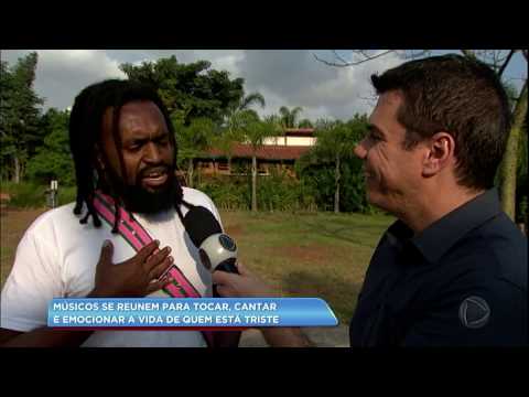 Inova Samba canta para alegrar pessoas que estão tristes