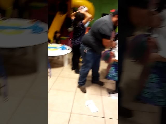 Vídeo relacionado con LATERN Juego De Lanzamiento De Superhéroes Con 4 Bolsas De Frijoles, Banner De Juego De Lanzamiento De Carnaval Juego De Lanzamiento De Superhéroes Suministros De Fiesta Para Niños