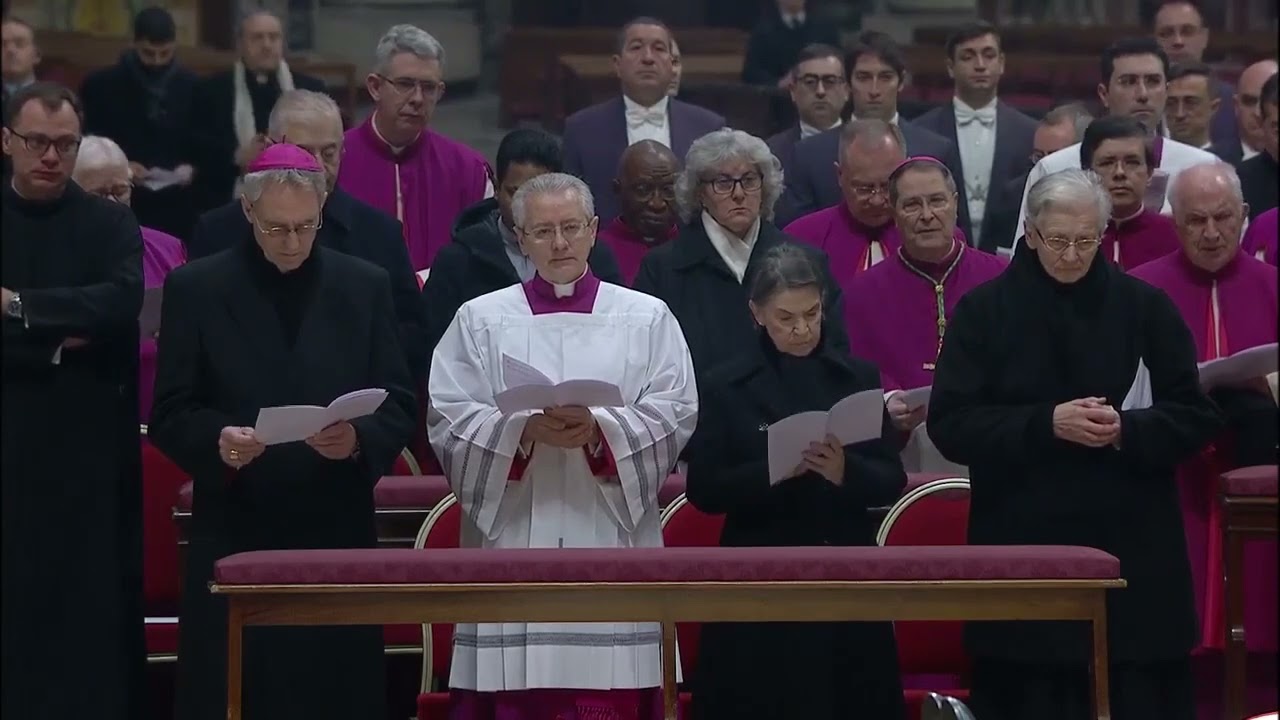 Veja como foi o translado do corpo do papa emérito Bento XVI, até a basílica Vaticana.