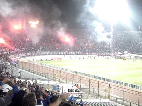 "Salida U de Chile v/s Gremio 2009 Est. nacional Libertadores" Barra: Los de Abajo • Club: Universidad de Chile - La U