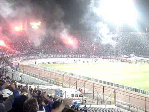 "Salida U de Chile v/s Gremio 2009 Est. nacional Libertadores" Barra: Los de Abajo &bull; Club: Universidad de Chile - La U