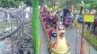 preview picture of video 'Roller Coaster in Jatim Park'