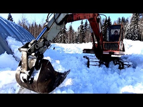 Heavy Snow Vs. O&K RH4 Excavator