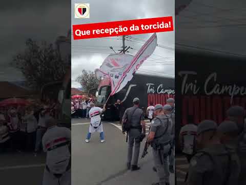 AQUI É TRICOLOR: Torcida tomou Bragança para receber o São Paulo antes do jogo com o Bahia