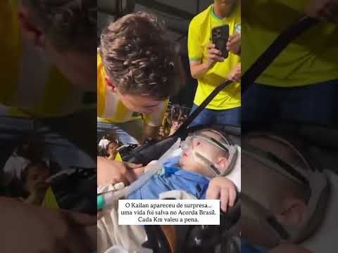Deputado  Federal  Nikolas  Ferreira encontra  bebê  de Cristalina no Acordo  Goiás  em Goiânia.