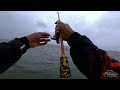 Air Laut Sedingin Es Nekat Mancing Ngoyor Saat Hujan Deras