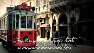 NiLÜFER - DEMASIADO LEJOS - çok uzaklarda (ispanyolca sözler)