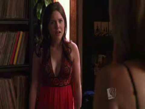 Brooke/Peyton - 3X22 Scene: He's On The Damn Door!