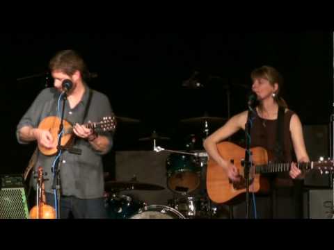 Dana & Susan Robinson@Barnsley Acoustic Roots Festival 2010