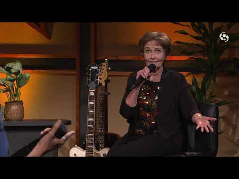 Það er komin Helgi - Helena Eyjólfsdóttir - Hopsa Bomm (Á skíðum skemmti ég mér)