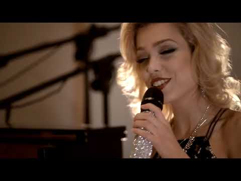 Sarah Louise - Rolling In The Deep