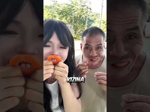 Dişleriyle Babasına Kolye Yaptı❗️😂