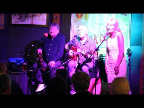 Fergie Woods Tom Hickland with guest, Mary Durkan, at the Sunflower Folk Club   The Broom of Cowde