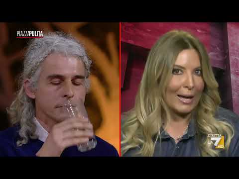 Selvaggia Lucarelli contro il prof no vax Tutino: "Socrate la prenderebbe a schiaffi"