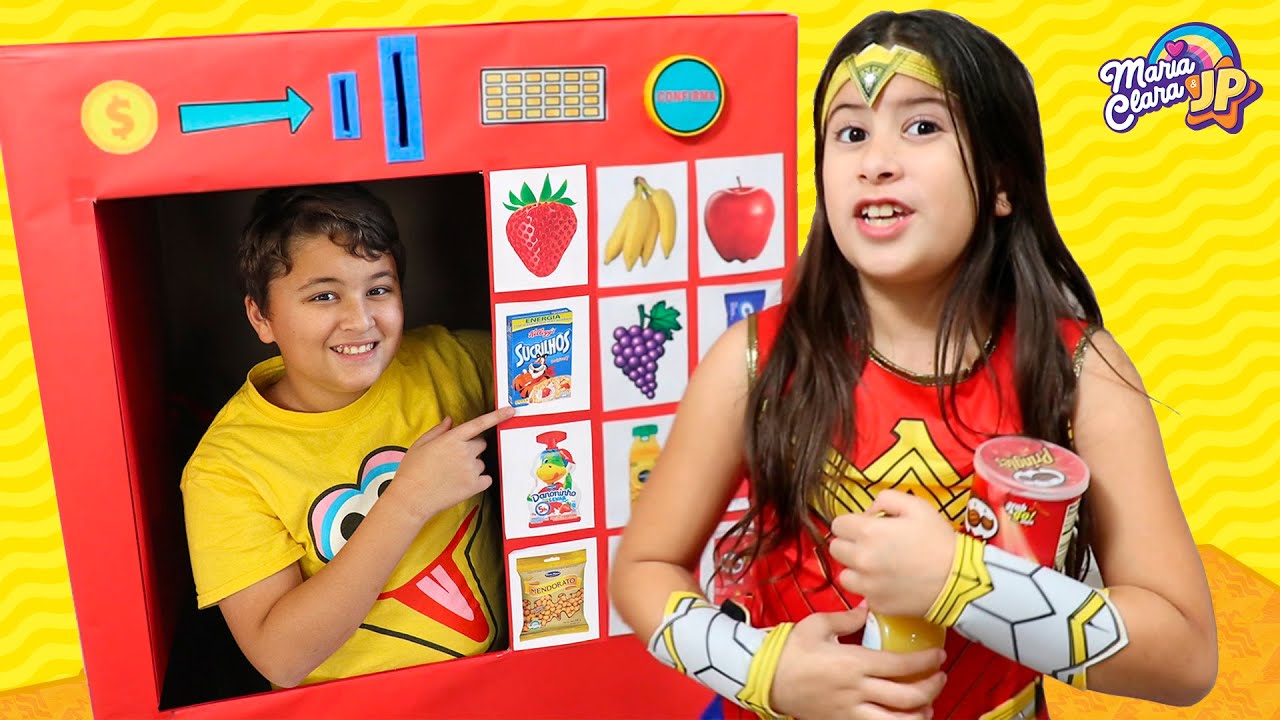 Maria Clara and JP's new giant vending machine - Vending Machine for kids