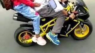 Download lagu Anak kecil pake motor ninja mini lucu story wa mp3 Download lagu Anak kecil pake motor ninja mini lucu story wa mp3