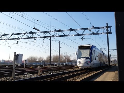HTM Tram RegioCitadis (4045) nabij Forepark op lijn 4 richting Den Haag De Uithof